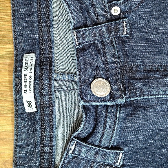Lee Slender Secrets, Low one the waist Jeans, Ladies Size 10 Medium, Boot cut - Picture 6 of 11